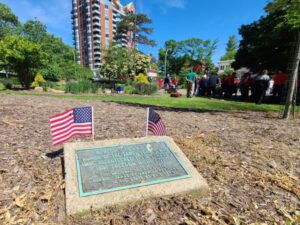 Veteran memorial plaque dedicated to women who served