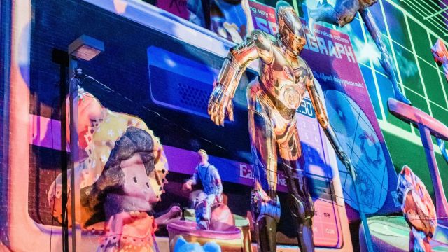 Graff Mapping projection on the Cincinnati Toy Heritage mural. Photo by Lindsay Tatman.